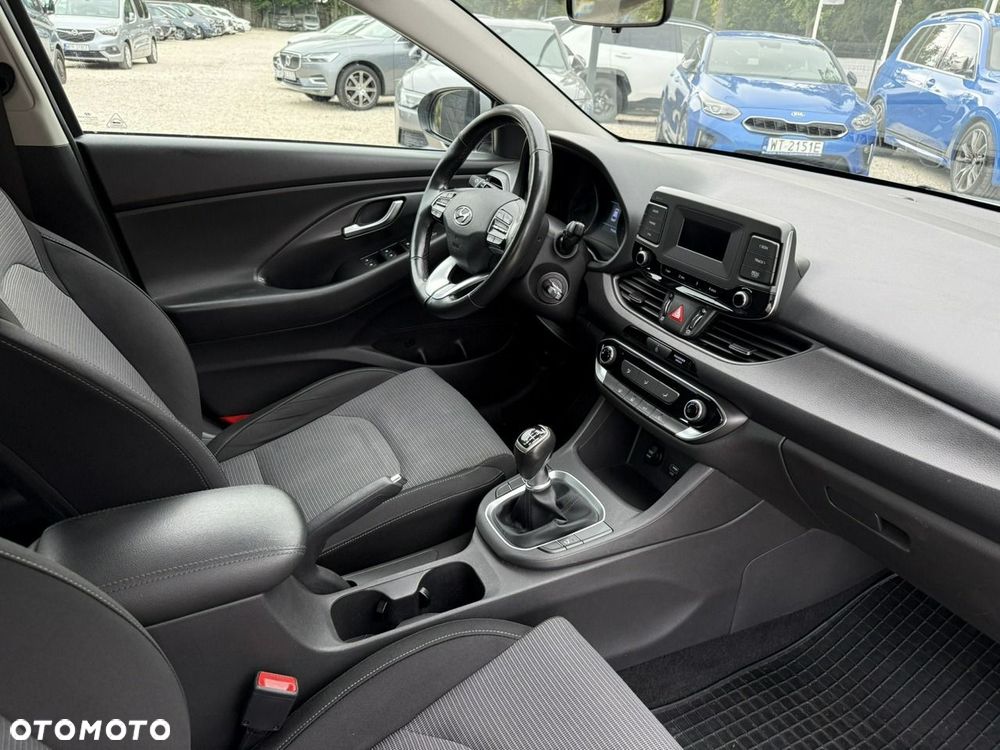 Hyundai i30 1.5 DPI Classic + - 16