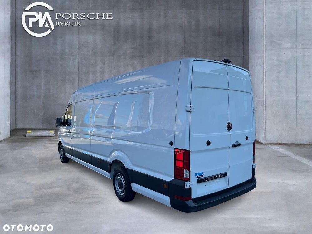 Volkswagen Crafter 35 Furgon z wysokim dachem silnik: 2,0 l EU6 SCR 177 KM / skrzynia biegów: Przedni napęd manualna 6-biegowa rozstaw osi: 4490 mm - 6