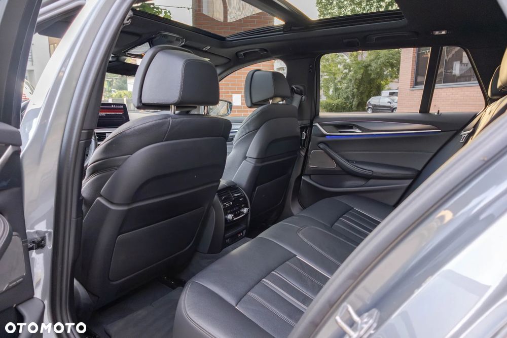 BMW Seria 5 520d xDrive M Sport Edition - 28