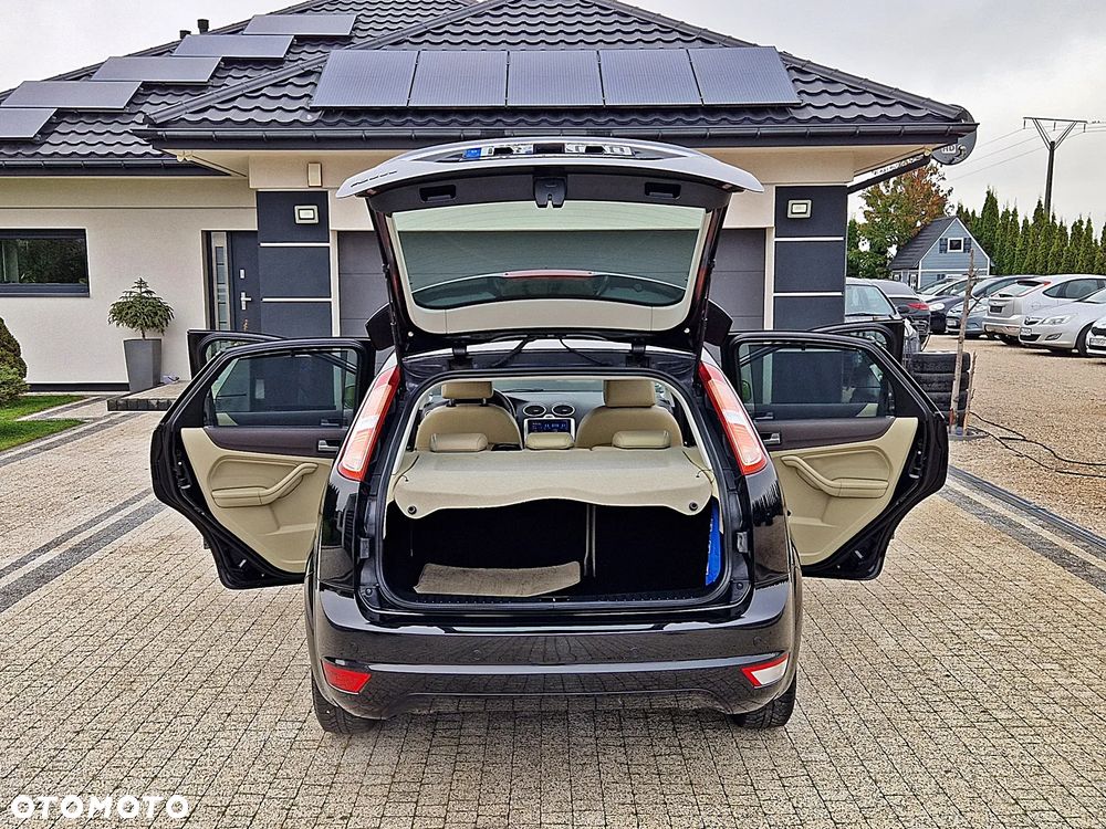 Ford Focus 1.6 Ghia - 10