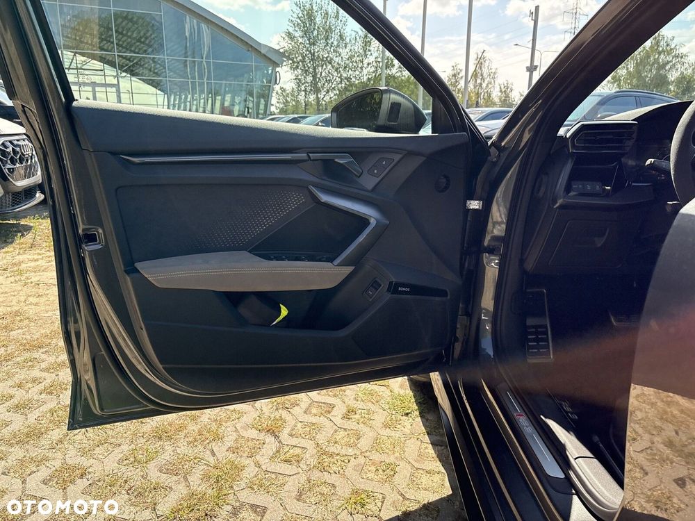 Audi RS3 Limousine - 11