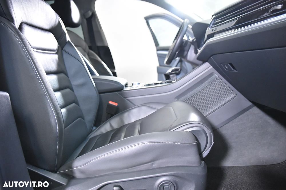 Volkswagen Touareg - 12