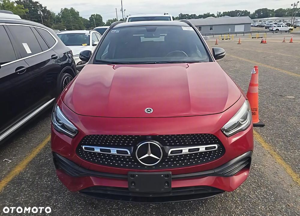 Mercedes-Benz GLA - 2
