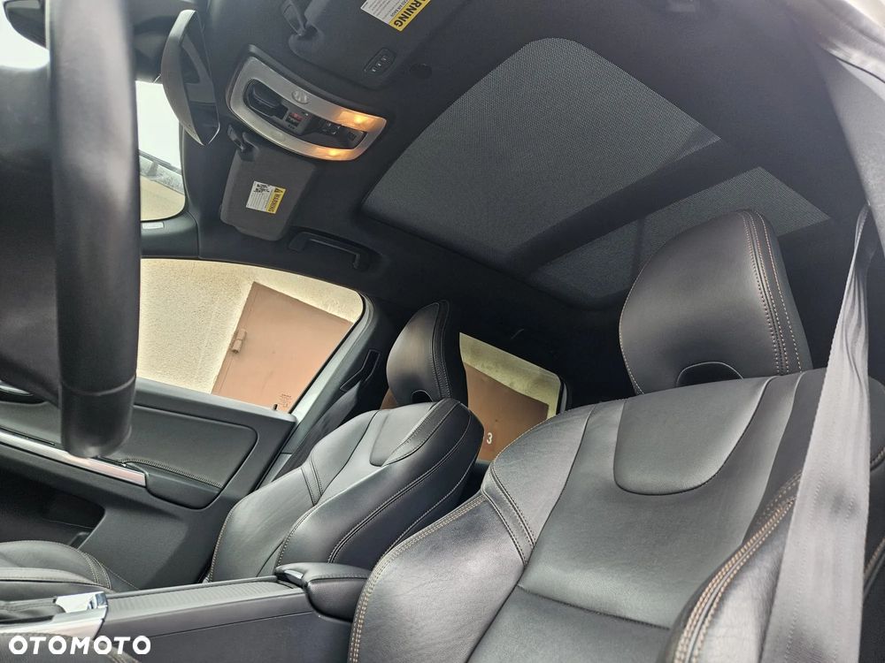 Volvo XC 60 T6 AWD Geartronic Summum - 16