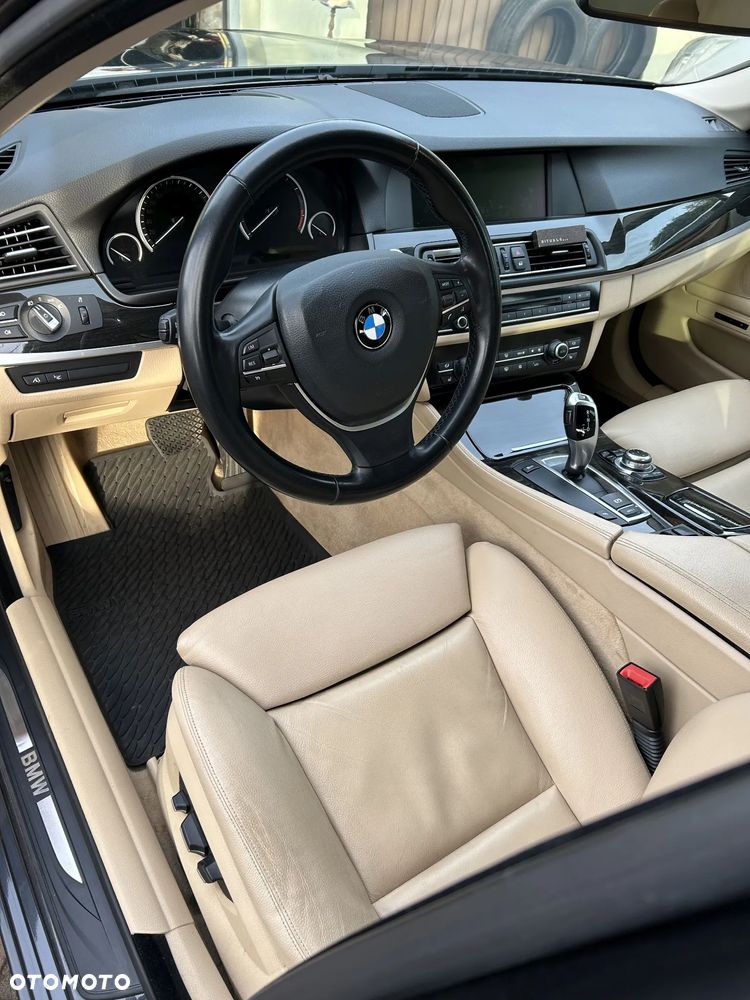BMW Seria 5 525d - 9