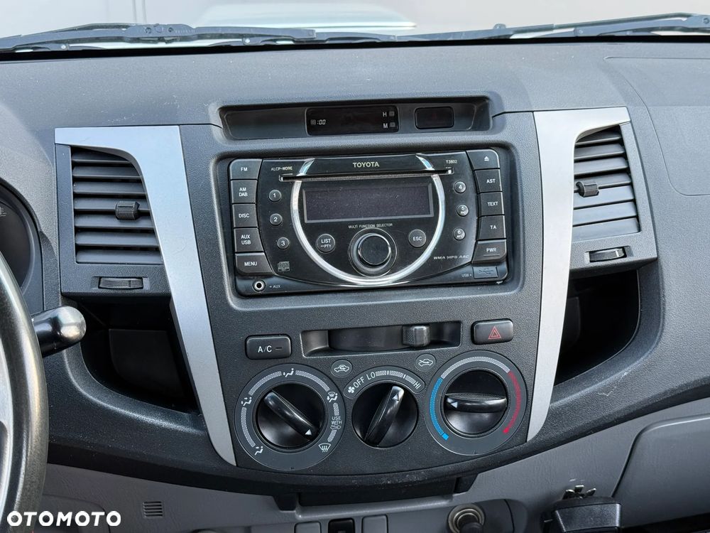 Toyota Hilux - 12