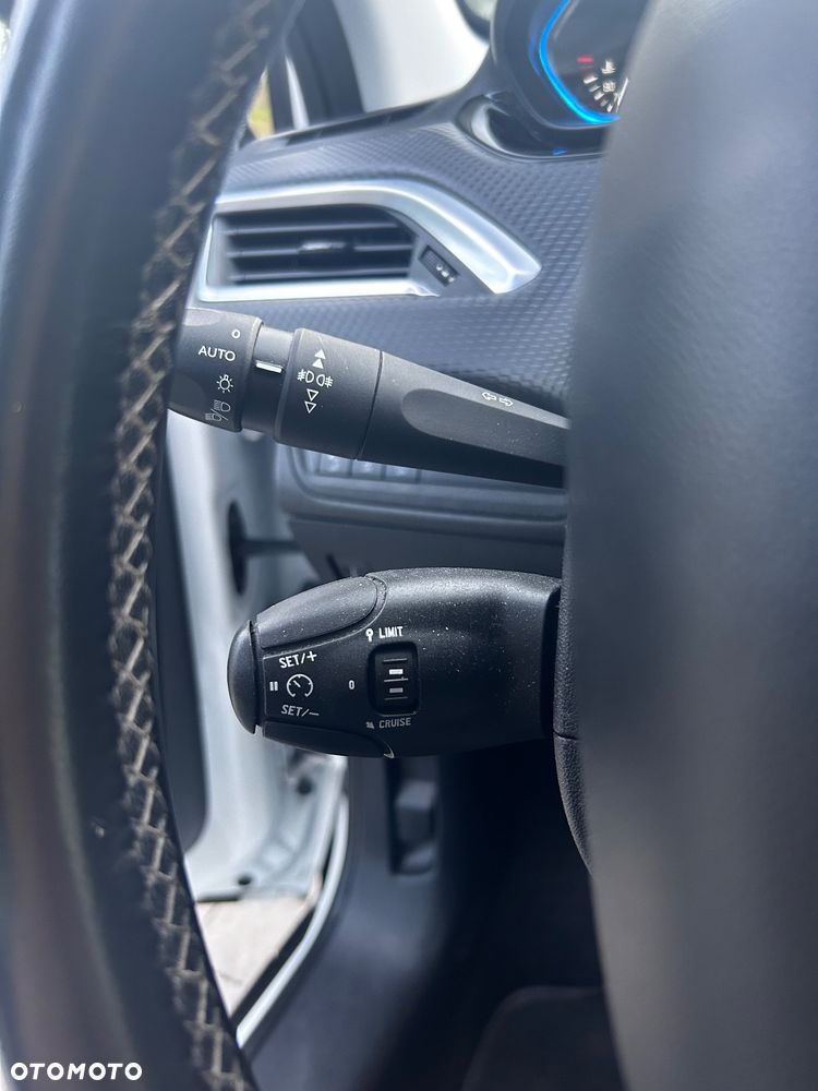 Peugeot 2008 Blue-HDi FAP 100 STOP & START Style - 22