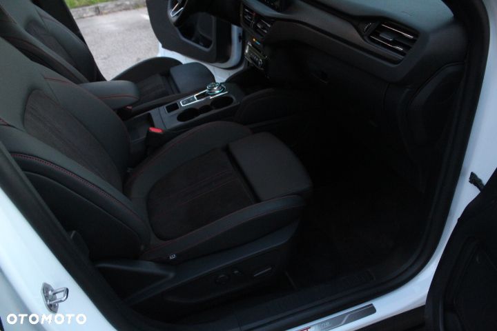 Ford Kuga 2.5 Duratec FHEV 4x4 ST-LINE X - 31