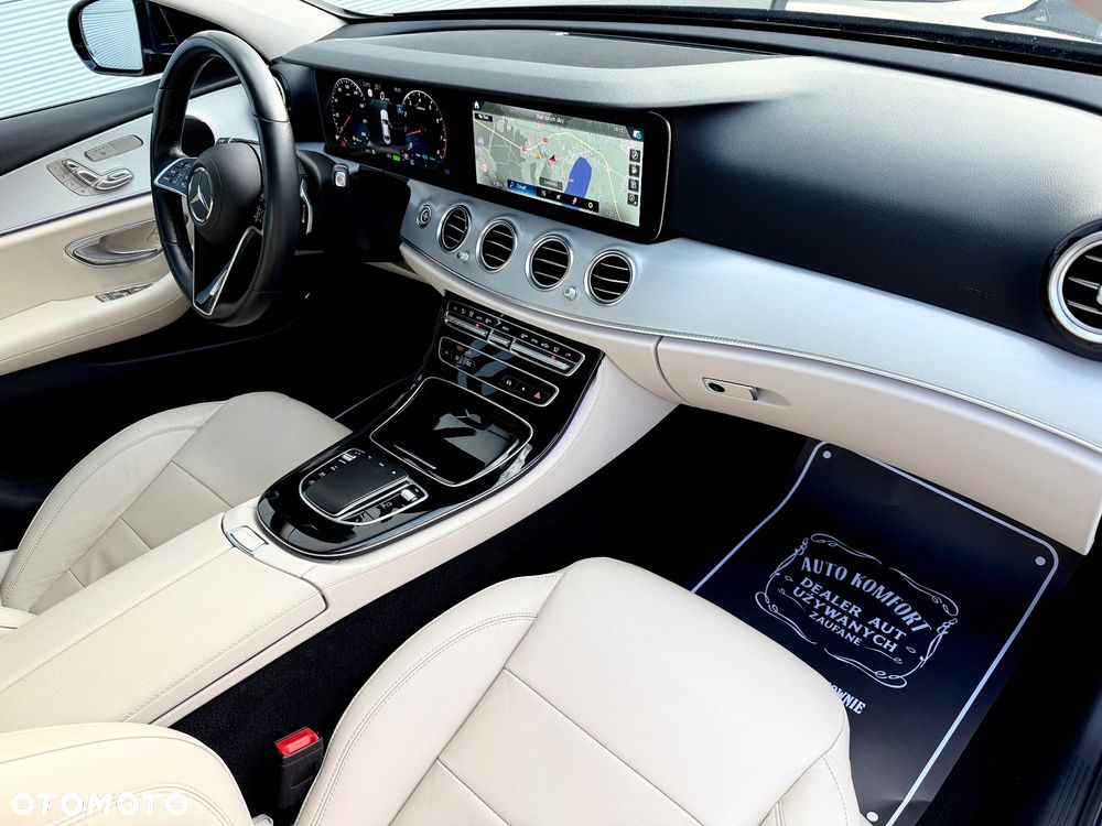 Mercedes-Benz Klasa E 300 9G-TRONIC - 32