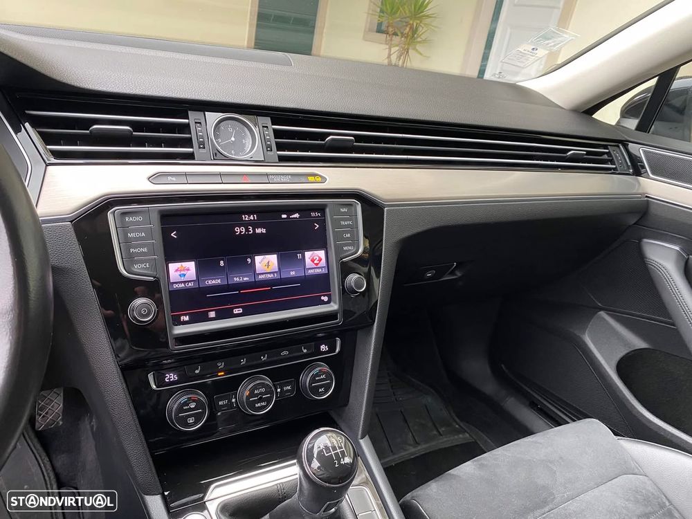 VW Passat Variant 2.0 TDI Confortline - 9