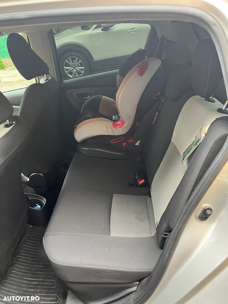 Toyota Yaris 1.5 VVT-i HSD Active - 15