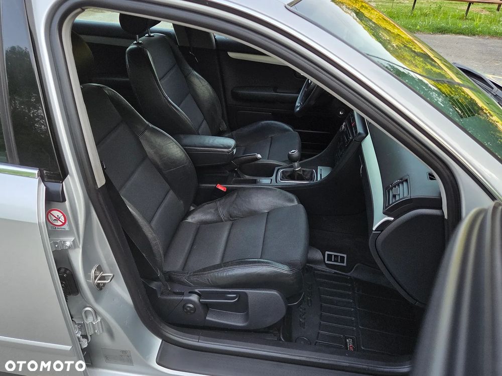 Audi A4 Limousine 2.4 - 15
