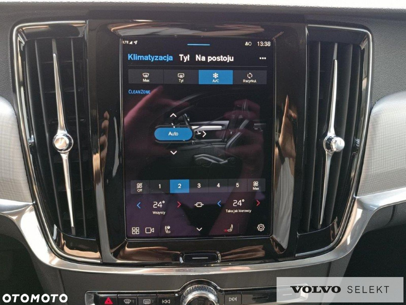 Volvo V90 Cross Country - 28