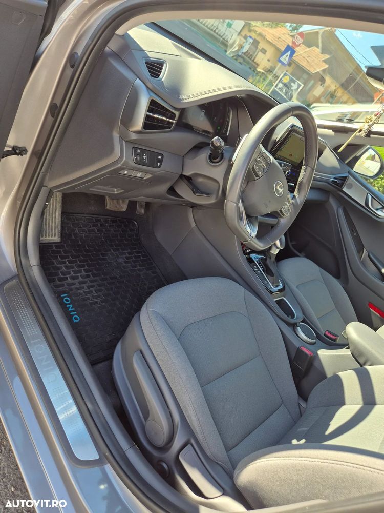 Hyundai IONIQ - 12