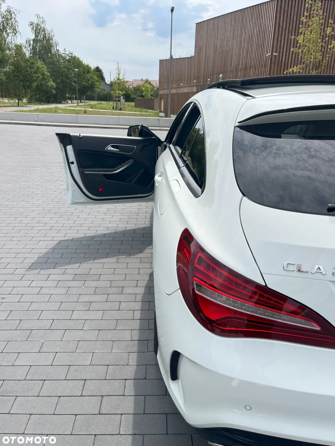 Mercedes-Benz CLA 220 4-Matic AMG Line - 14
