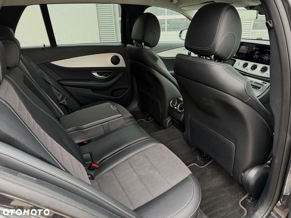 Mercedes-Benz Klasa E 220 d 4-Matic AMG/Avantgarde - 19