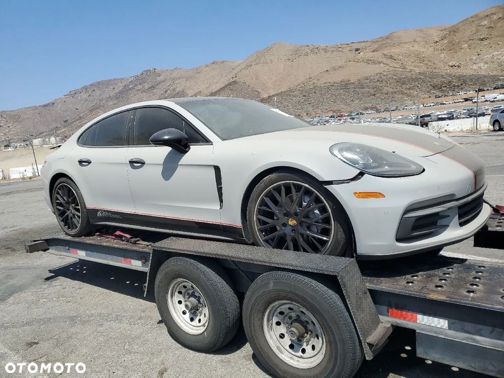 Porsche Panamera - 24