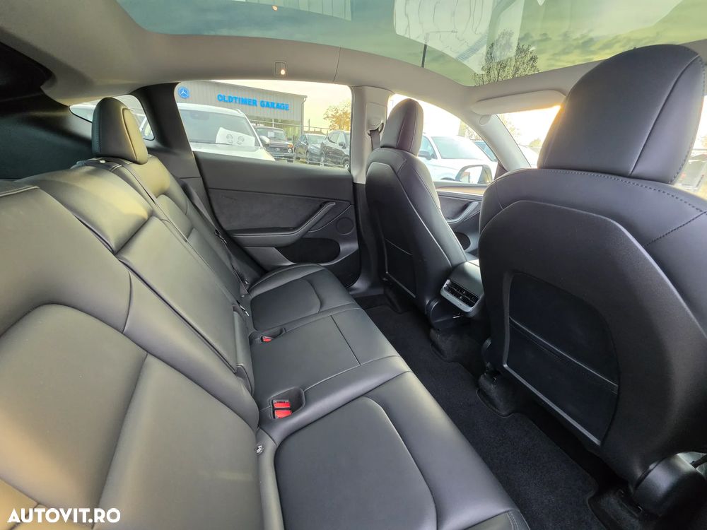 Tesla Model Y Long Range Dual Motor AWD - 10