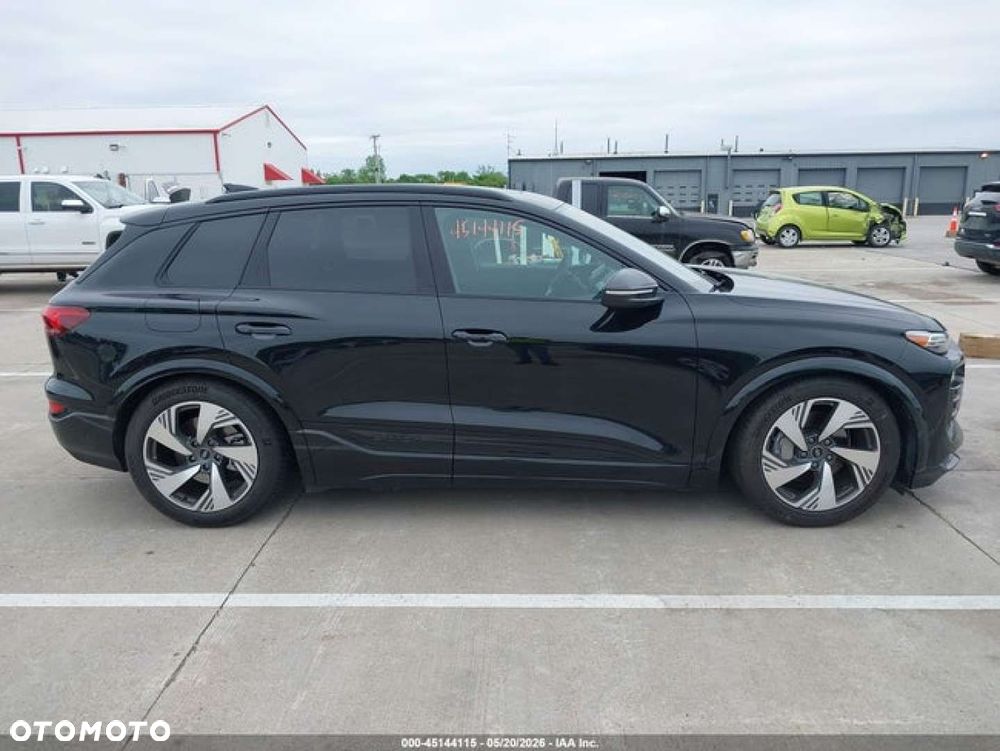 Audi Q6 e-tron - 6