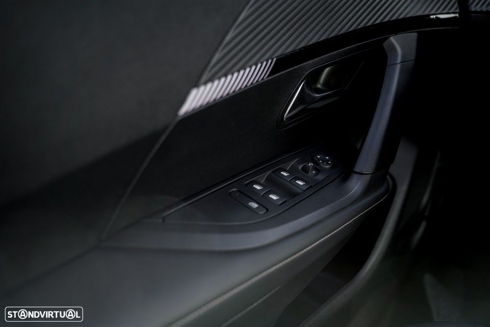 Peugeot 2008 1.2 Hybrid Allure e-DCS6 - 19