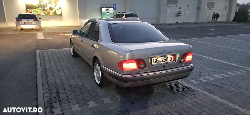 Mercedes-Benz E - 11