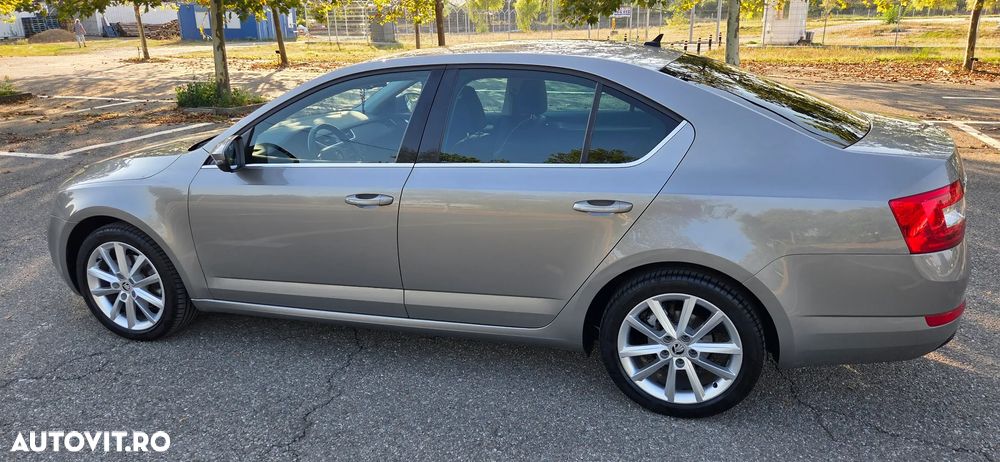 Skoda Octavia 2.0 TDI STYLE DSG - 2