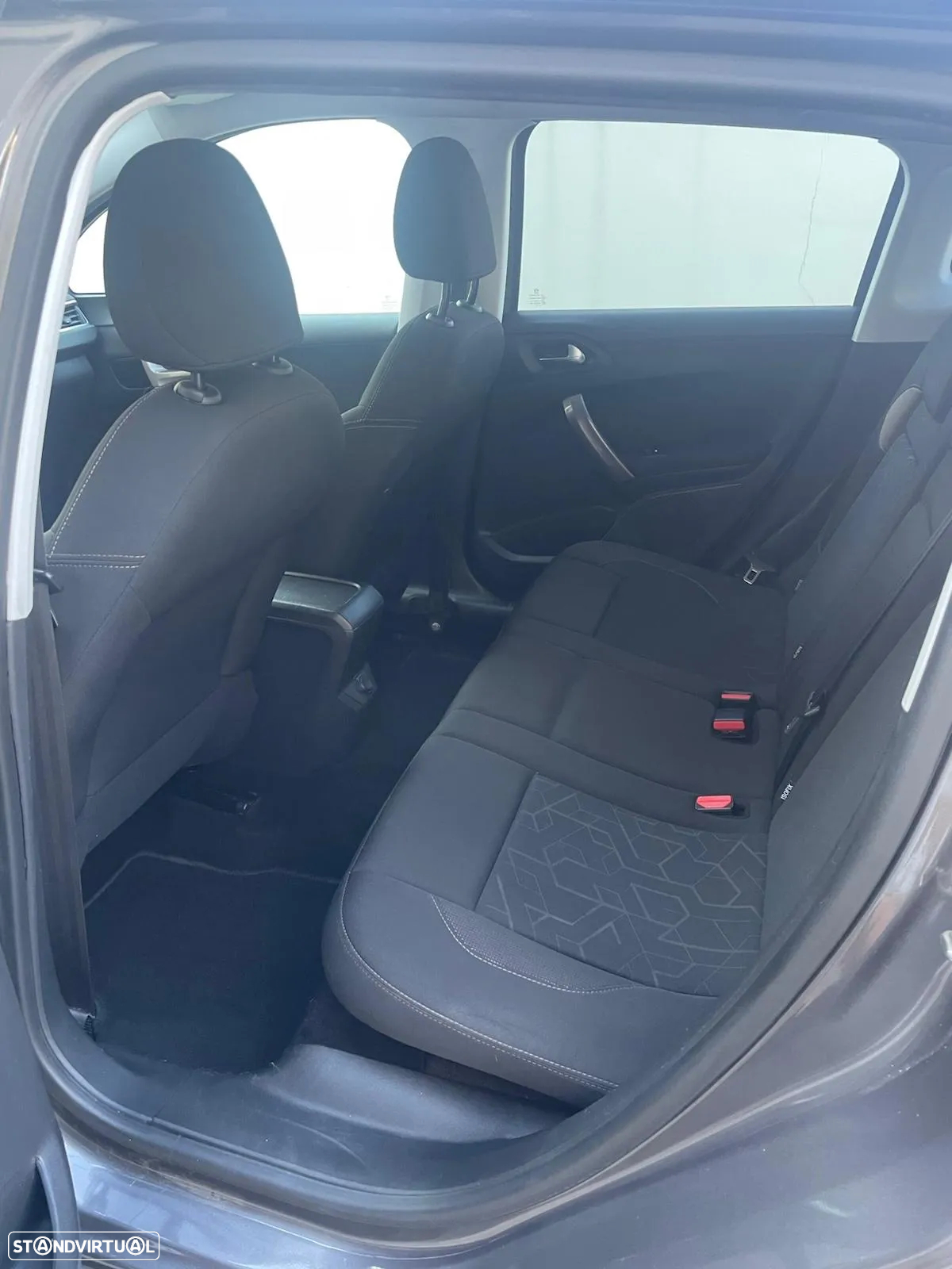 Peugeot 2008 1.6 BlueHDi Style - 9
