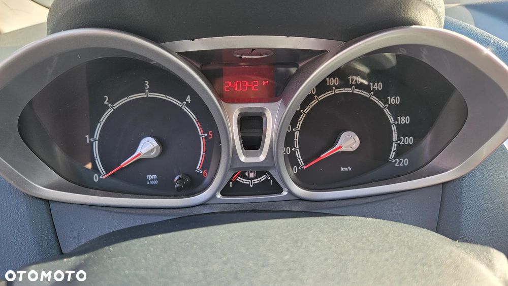 Ford Fiesta 1.4 TDCI - 10