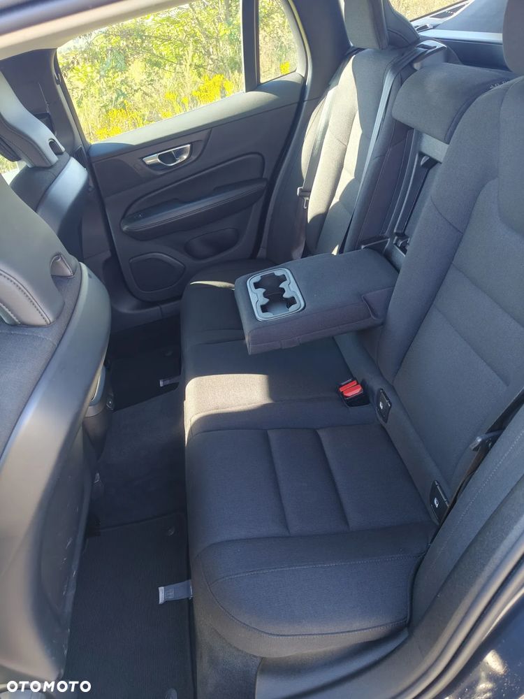 Volvo V60 B3 B DKG Momentum - 16