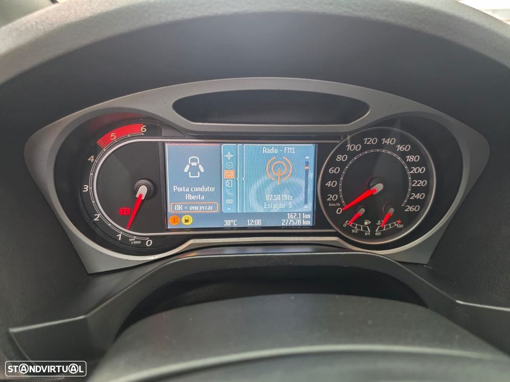 Ford S-Max 2.2 TDCi Titanium 7L - 34