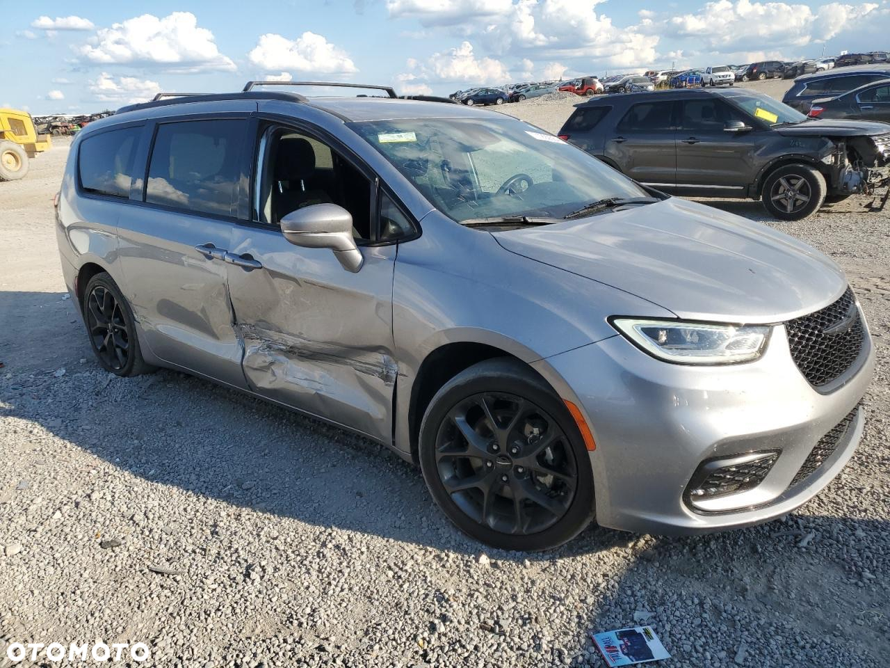 Chrysler Pacifica - 26