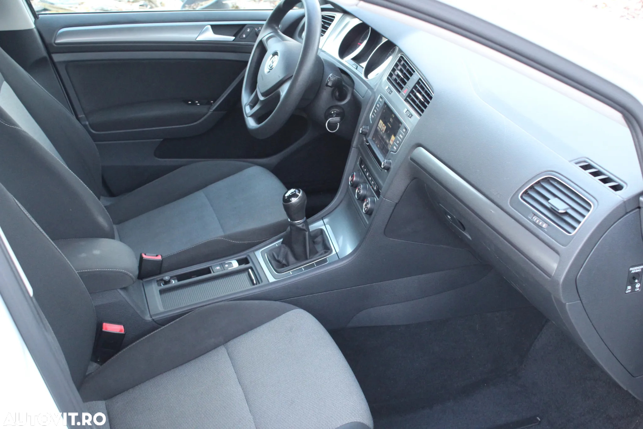 Volkswagen Golf 1.6 TDI DPF Trendline - 9