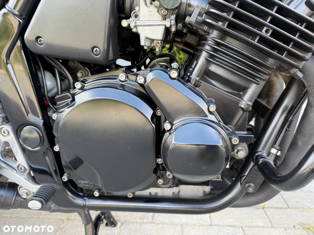 Yamaha FZS - 17