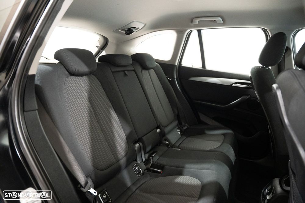 BMW X1 25 e xDrive Corporate Edition - 14