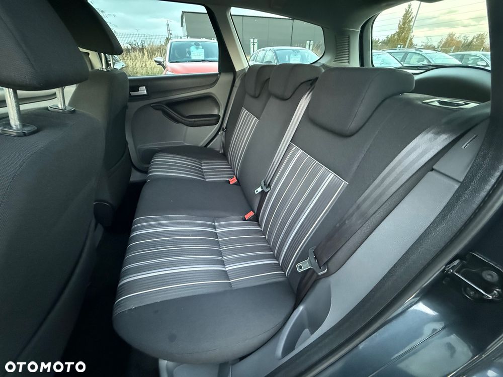 Ford Focus 1.6 16V Ambiente - 26