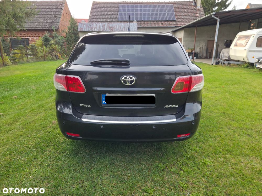 Toyota Avensis - 12
