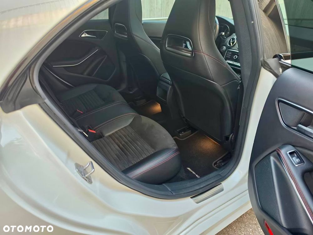 Mercedes-Benz CLA 220 4Matic 7G-DCT AMG Line - 14