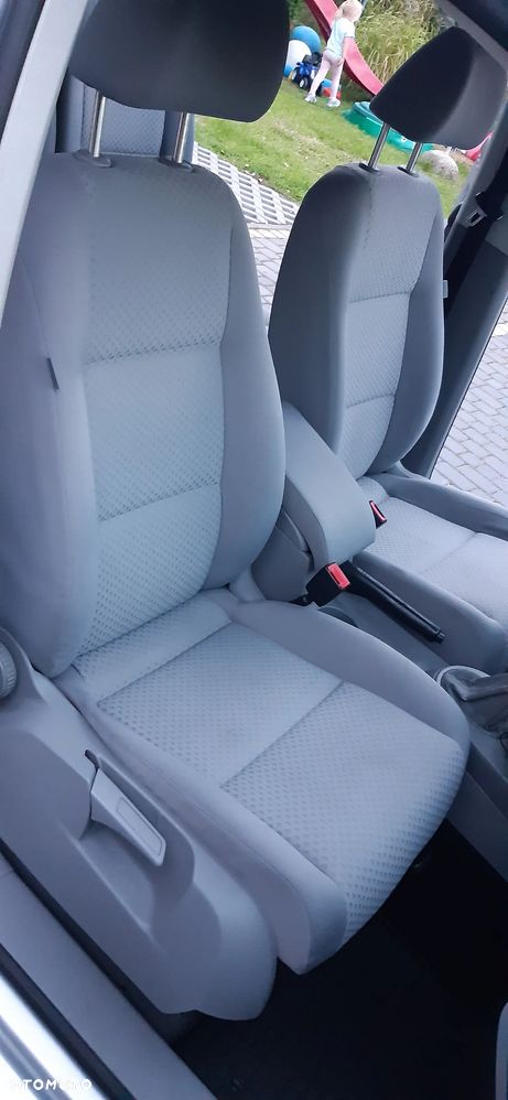 Volkswagen Touran 1.9 TDI Conceptline - 16