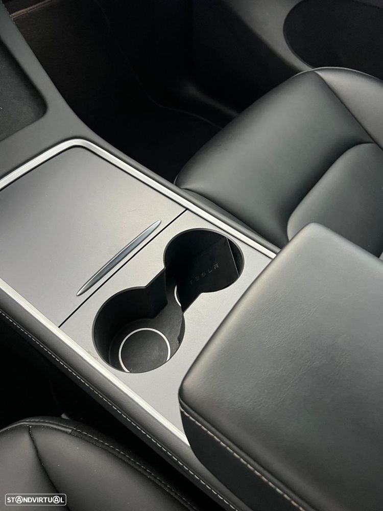 Tesla Model Y - 17
