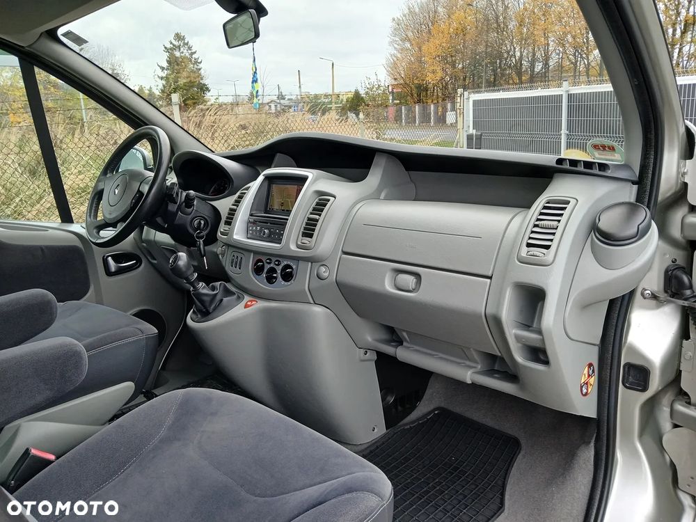 Renault Trafic 2.0 dCi 115 FAP Passenger Black Edition - 20