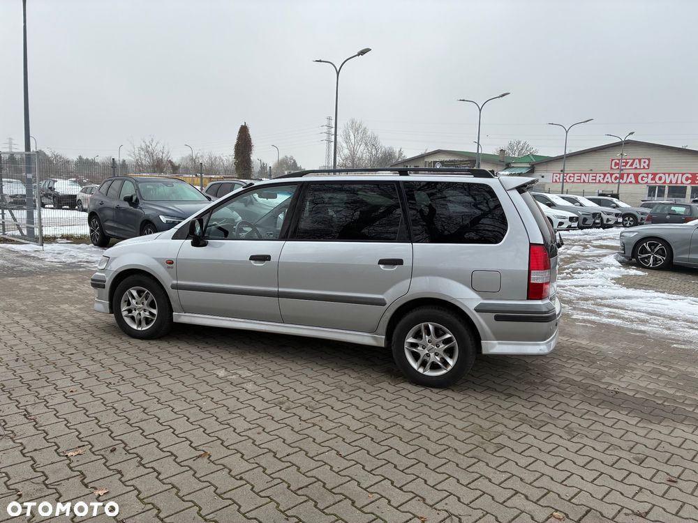 Mitsubishi Space Wagon - 7