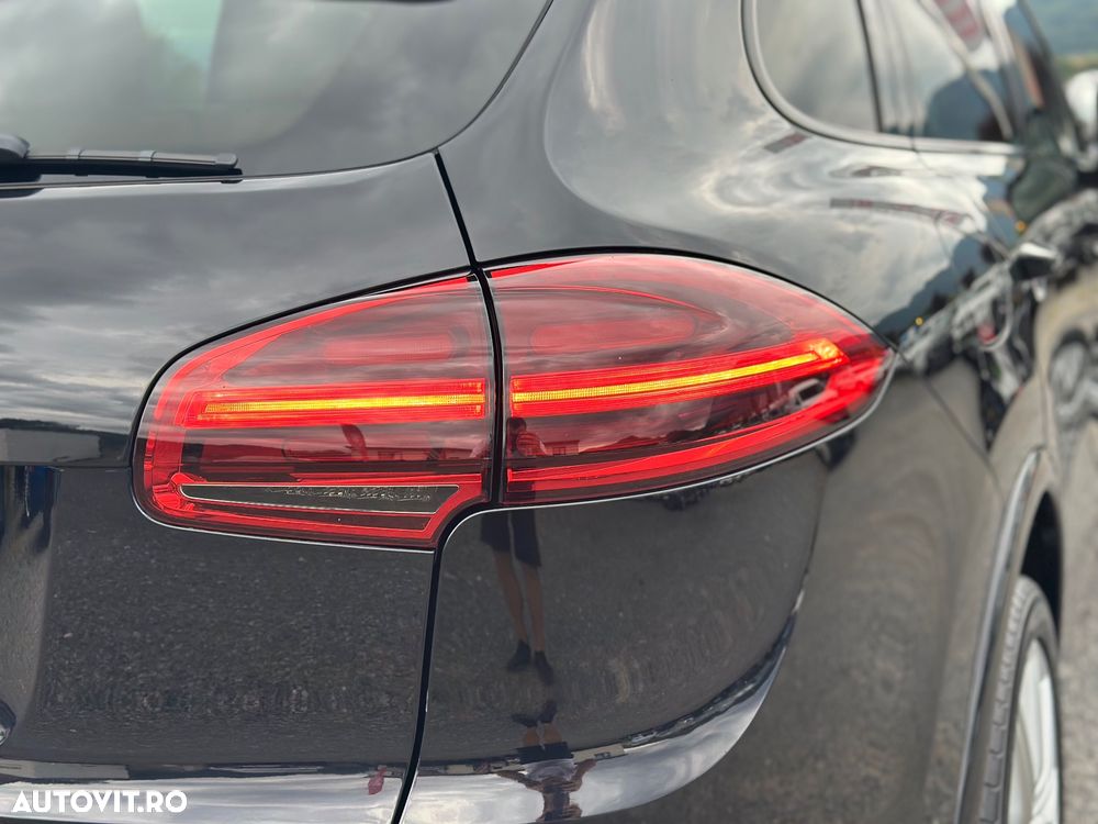 Porsche Cayenne S E-Hybrid Platinum Edition - 39