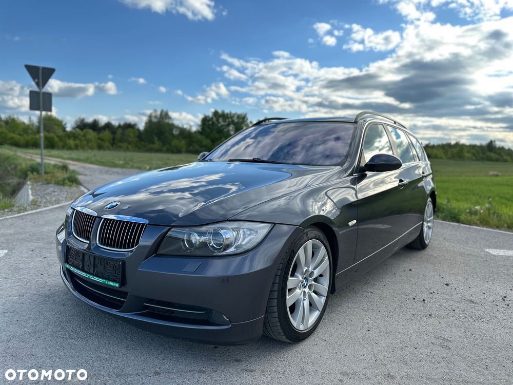BMW Seria 3 330xi Touring - 1