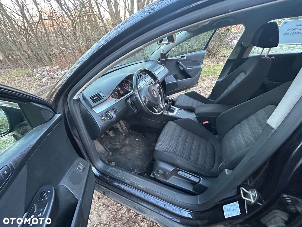 Volkswagen Passat 2.0 TDI DPF BlueMotion Technology Trendline - 18