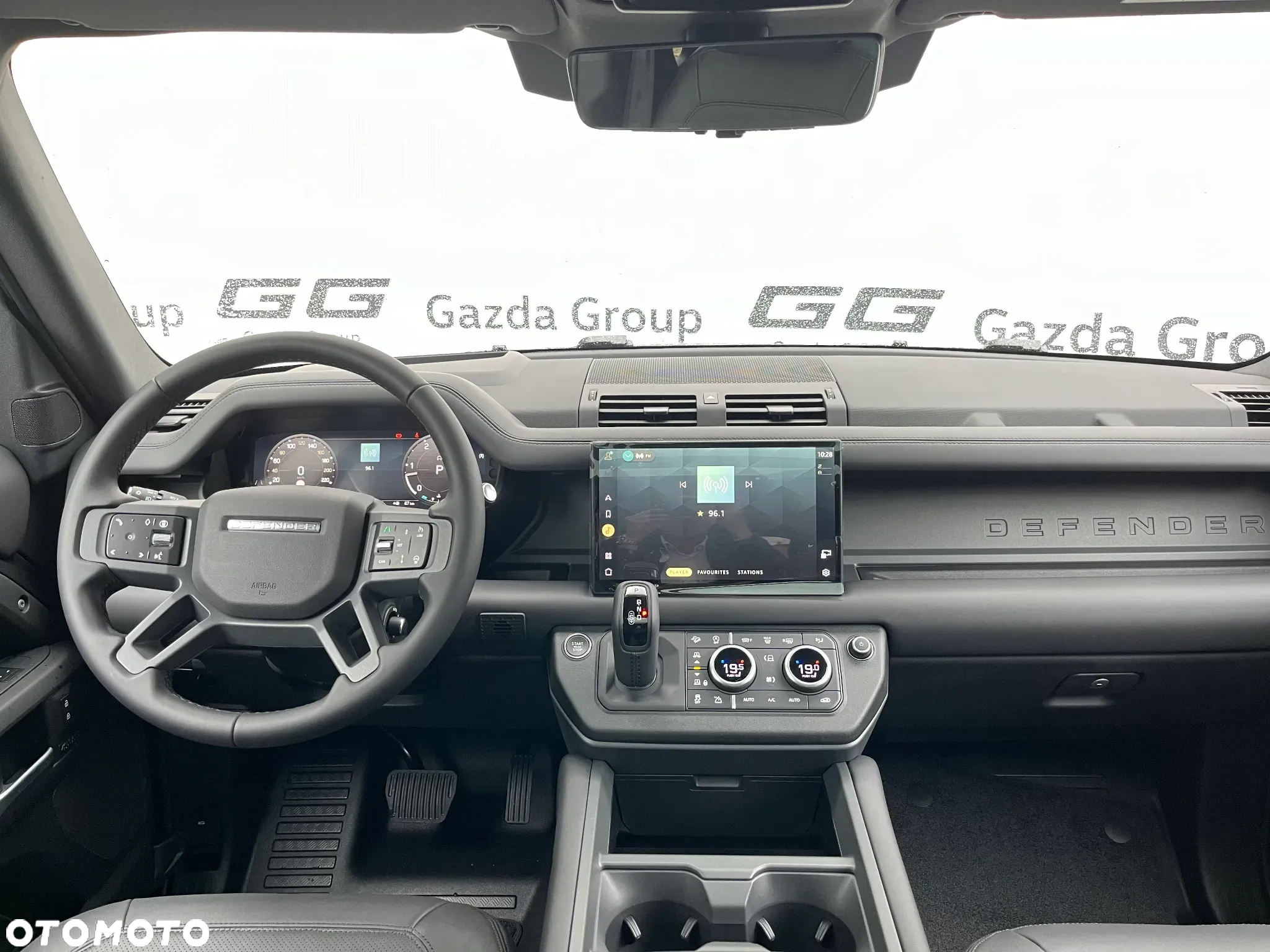 Land Rover Defender 110 D300 X-Dynamic HSE - 4