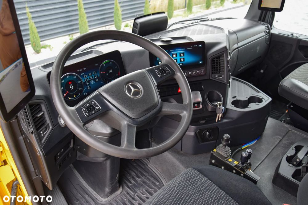 Mercedes-Benz AROCS 3243 / 8x4 / EURO 6 / HDS PALFINGER EPSILON Q170Z / ROTATOR / CHYWTAK / STEROWANIE RADIOWE / WYWROTKA / HYDROBURTA / AUTOMAT / SYSTEM KAMER CYFROWYCH / KAMERA COFANIA / NAWIGACJA / HAK / NISKI PRZEBIEG / 2020 / SERWISOWANY / SPROWADZONY - 31