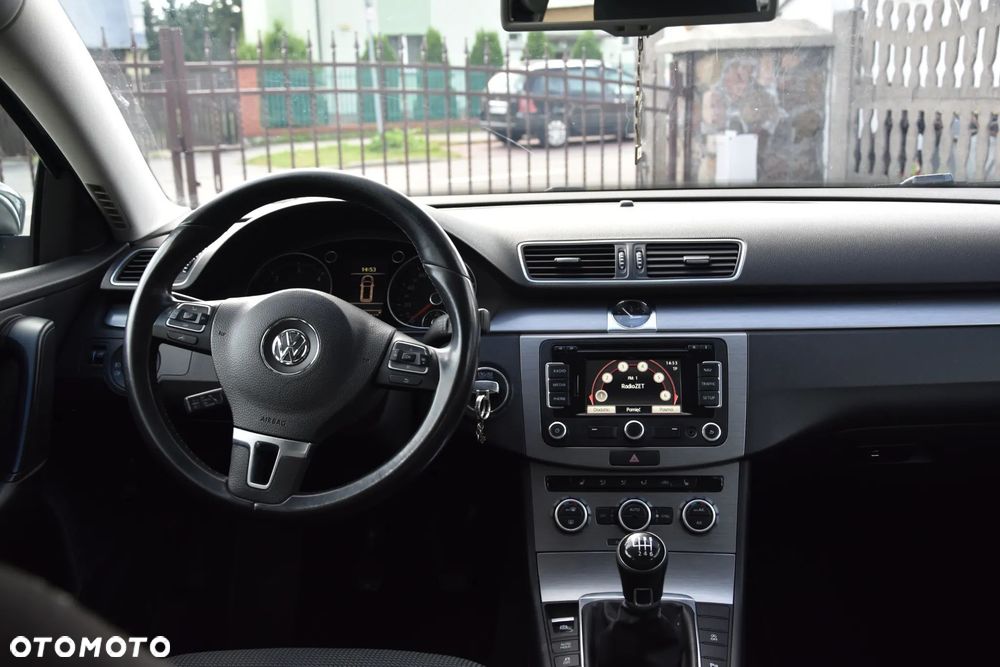 Volkswagen Passat 2.0 TDI Comfortline - 12