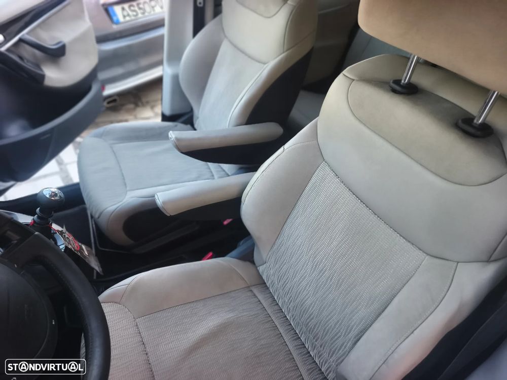 Citroën C4 Picasso 1.6 HDi Exclusive 135g - 23