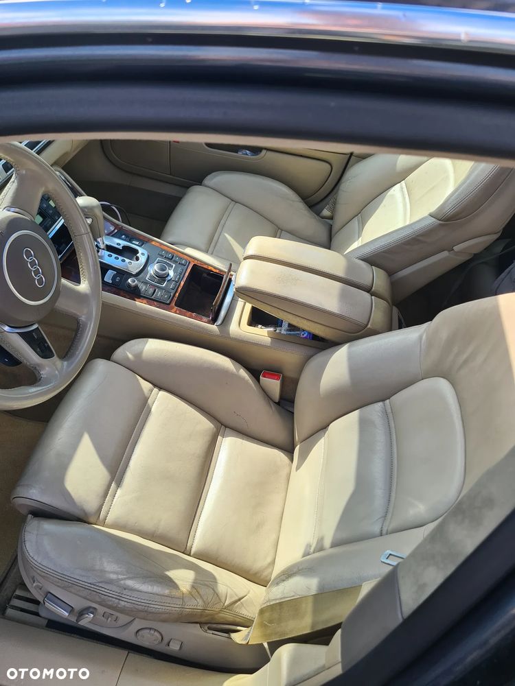 Audi A8 4.2 Quattro - 9