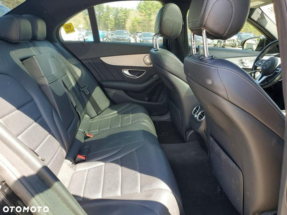 Mercedes-Benz Klasa C 300 4Matic 9G-TRONIC AMG Line - 10